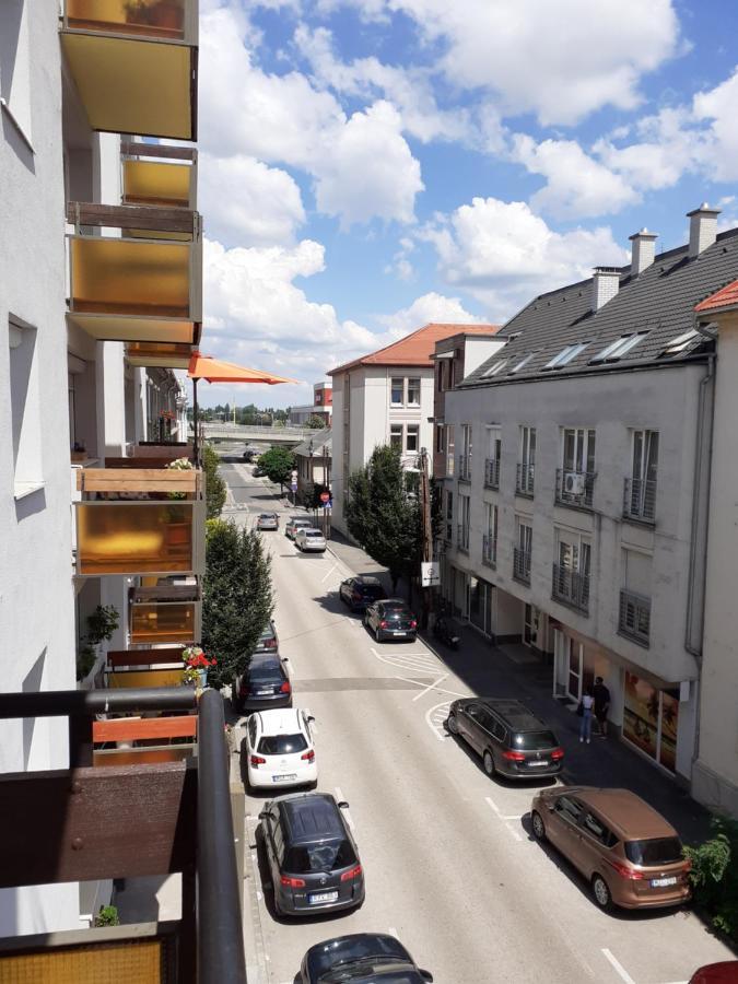 Macskafogo, Tunderi Szallas A Belvarosban Gyor Exterior photo